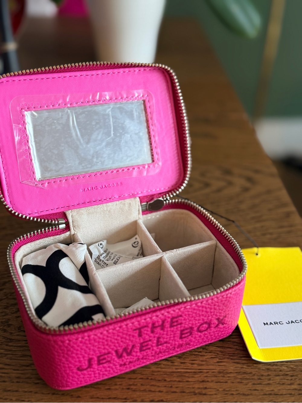 NWT! NEW! Marc Jacobs Signature'The Jewelry Box' Travel Case -Hot Pink Raspberry - Picture 7 of 10